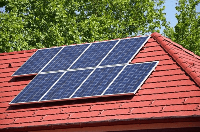 屋根に太陽光発電